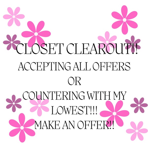 Off-The-Shoulder Floral Blouse - Picture 2 of 3